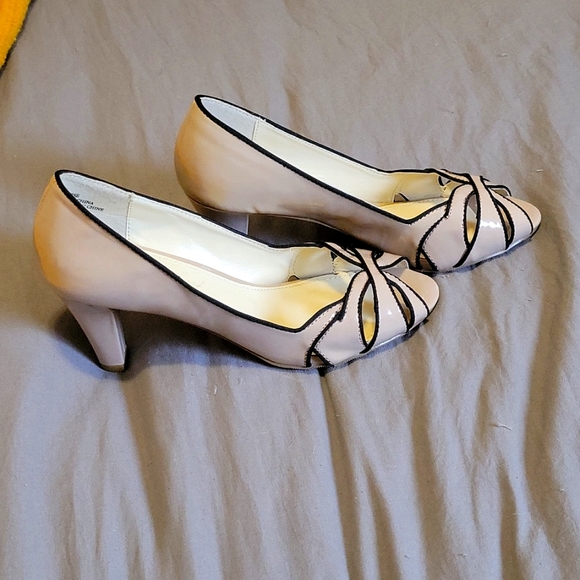 Blush pink, peep toe heel Size 6.5 US - Picture 3 of 5